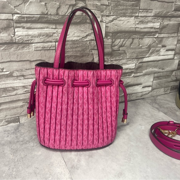 Michael Kors Pink Willa Pleated Bucket Bag + Pouch & Matching Wallet Wild Berry - Picture 3 of 13